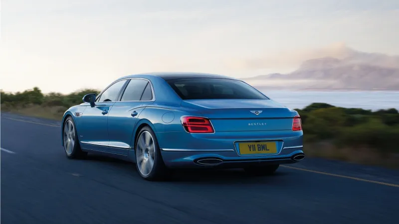 الكشف عن مواصفات سيارة Bentley Flying Spur Azure الهجينة