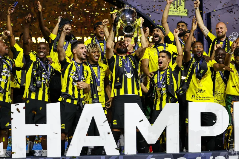 الاتحاد يُتوّج بلقب دوري روشن بحضور وزير الرياضة (صور)