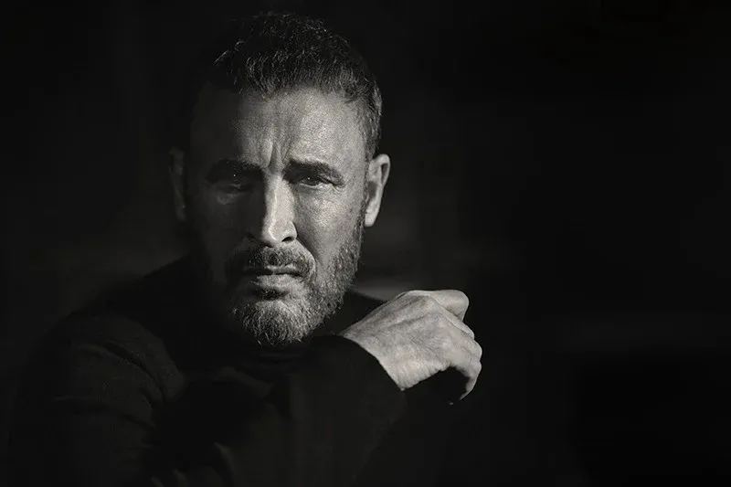 كاظم الساهر يناشد لوقف حرب غزة برسالة إنسانية مؤثرة (فيديو) 