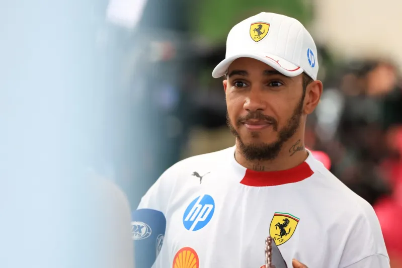 لماذا يعاني هاميلتون مع سيارة SF-25؟ مهندس سابق في فيراري يكشف السبب