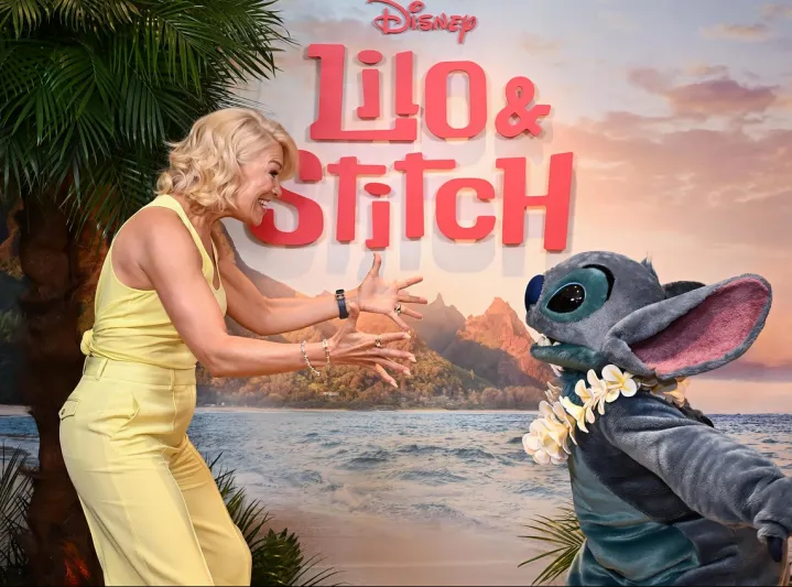 "ليلو وستيتش" يُشعل المنافسة السينمائية ويخطف الأضواء من توم كروز