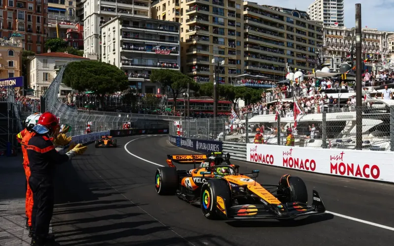 نجوم العالم يتألقون في سباق موناكو 2025: جيف بيزوس وباتريك ديمبسي في الصدارة