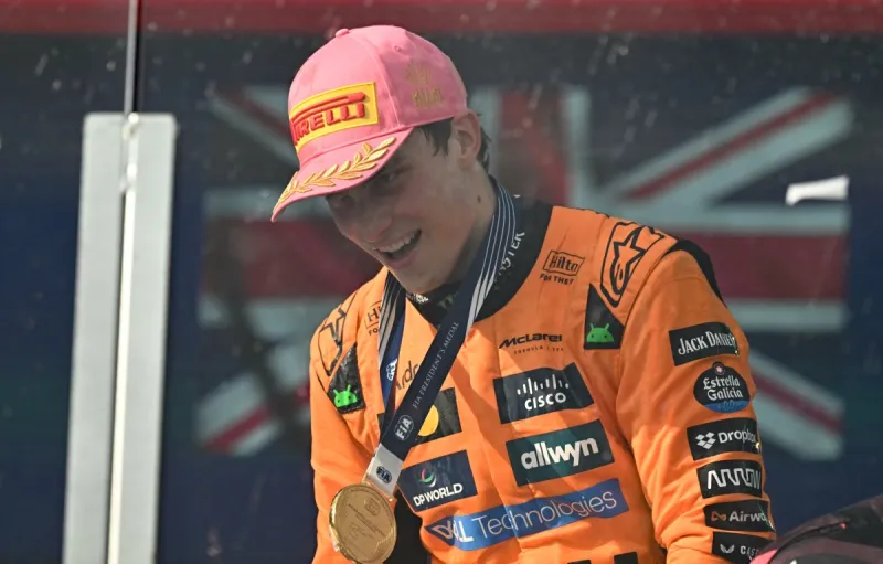 أوسكار بياستري يُشعل الفورمولا 1 برقصة طريفة بعد التتويج (فيديو)