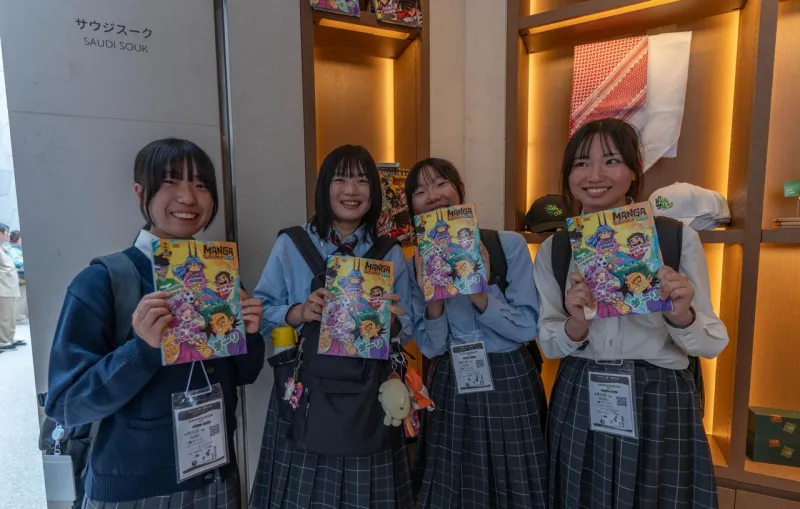 مجلات وقصص مانجا العربية باللغة اليابانية في الجناح السعودي في إكسبو أوساكا