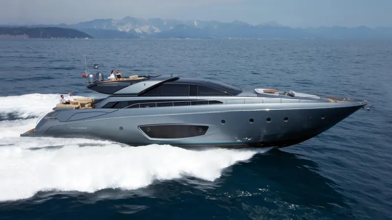 يخت Riva 86 Domino - المصدر: Boat International صنعت لتهيمن: اليخوت الإيطالية تجسيد للفخامة الراقية والإرث العريق