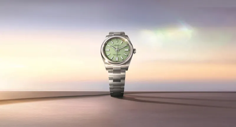 بين وهج الذهب وسكون التيتانيوم: خمس ساعات أيقونية تنهض من الأساطير