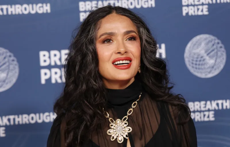 سلمى حايك وزوجها يتصدران قائمة أغنى الأزواج في هوليوود بهذا الرقم الصادم!