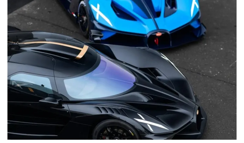 أمريكيان يتسلمان سيارتي Bugatti Bolide بقيمة 8 ملايين دولار