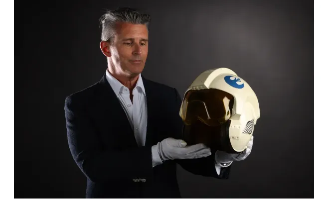 خوذة من سلسلة أفلام Star Wars قد تُباع بـ400 ألف دولار!