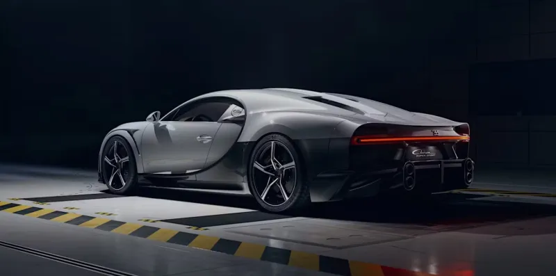 W16 Mistral.. سيارة بوجاتي الجديدة تتألق بأداء خارق وتصميم أيقوني