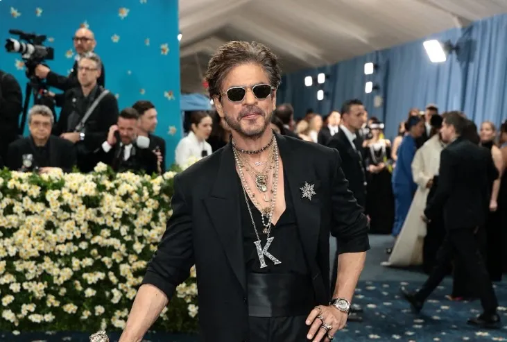 شاروخان يتألق في أول ظهور له على سجاد Met Gala