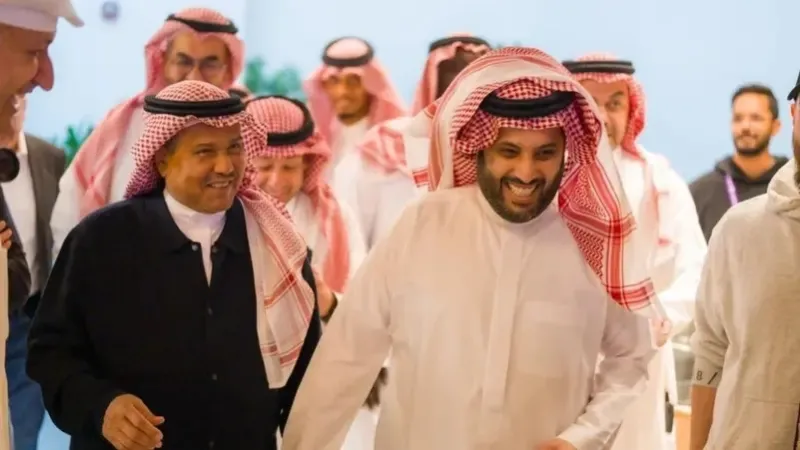 تركي آل الشيخ يشيد بأداء محمد عبده في الثمانينات: "صوت إعجازي"