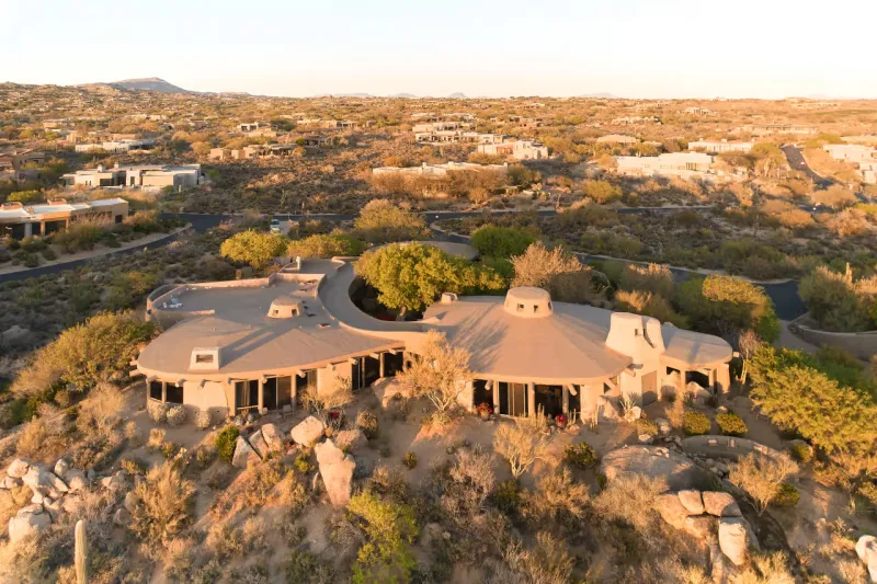 للبيع منزل صحراوي فريد يطفو حول صخرة.. تعرف على المواصفات والسعر 