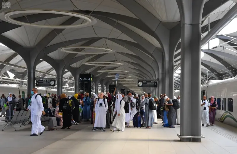 رحلة إيمانية سلسة بين المشاعر: دليلك الذكي للتنقل خلال موسم حج 1446هـ