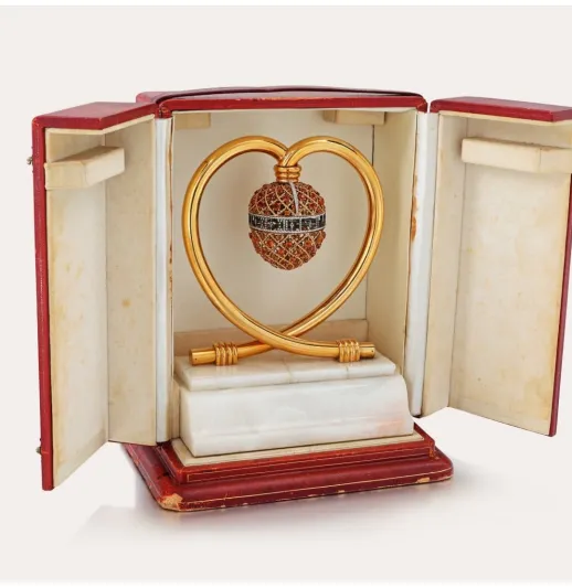 ساعة الفرولة الغامضة Pendulette Mystérieuse من كارتييه في مزاد مرتقب