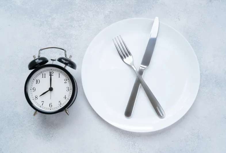 هل الصيام المحدد بوقت حل أمثل للحد من السمنة؟ دراسة تكشف
