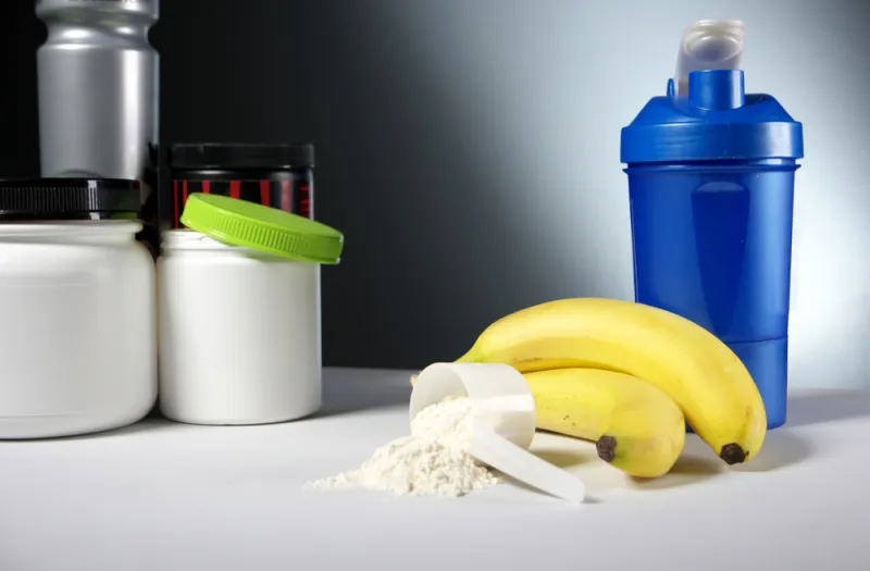 دراسة: مكملات العضلات قد تُضعف خصوبة الرجال