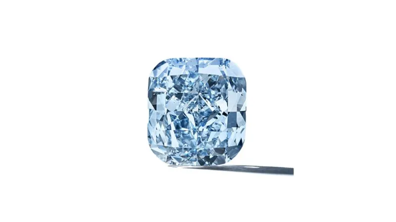 مزاد مجوهرات سوذبيز 2025: قطع نادرة بقيادة ألماسة زرقاء بقيمة 20 مليون دولار