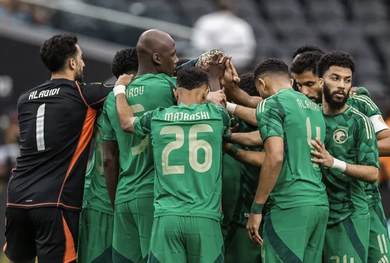 قُرعتان تشعلان خريطة الكرة السعودية: تأهب آسيوي ومواجهات في هونغ كونغ
