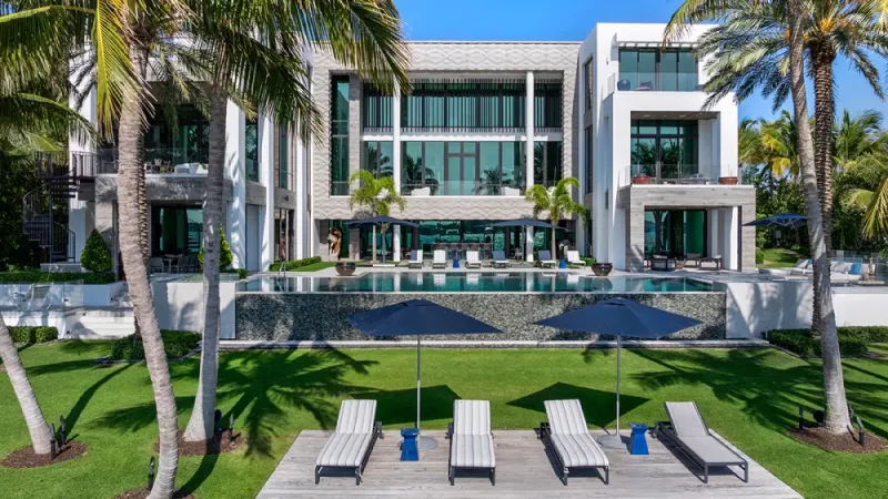 ترف بلا حدود: قصر فلوريدا الأسطوري يعرض للبيع.. والسعر خيالي!