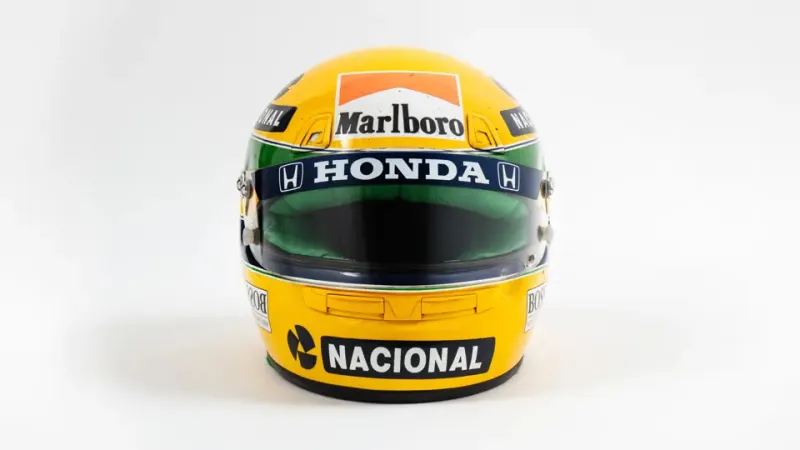 خوذة أيرتون سينا من سباق اليابان 1991 تُعرض في مزاد بباريس
