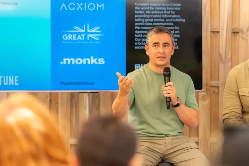 رسالة واحدة غيرت كل شيء... كيف قاد الخطأ رونان هاريس لقمة المجد؟