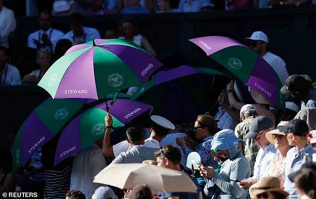 ويمبلدون تسجل لحظة إنسانية نادرة: كارلوس ألكاراز يساعد في إنقاذ مشجعة (فيديو) 