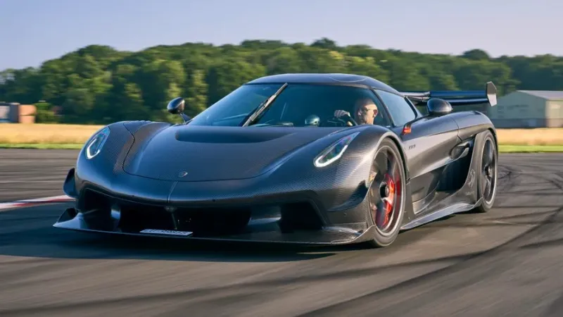 سيارة Koenigsegg.. حلم قد لا يتحقق حتى لأغنى رجال العالم (فيديو)