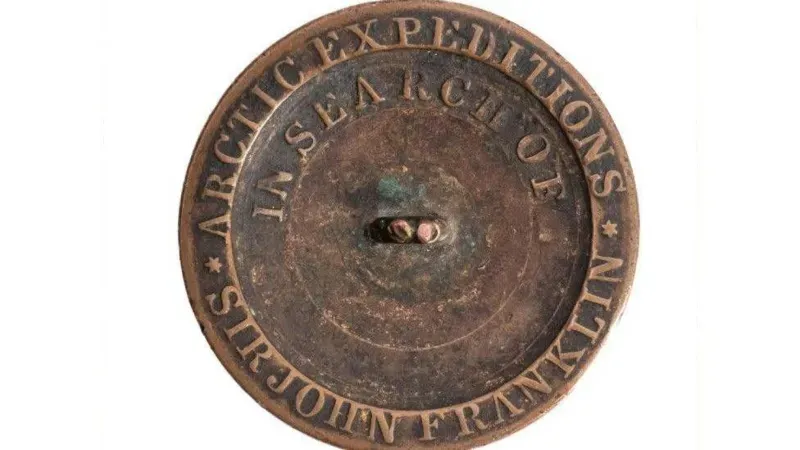 أزرار الإنقاذ تعود إلى الواجهة... بيع قطعة نادرة من حملة السير جون فرانكلين القطبية