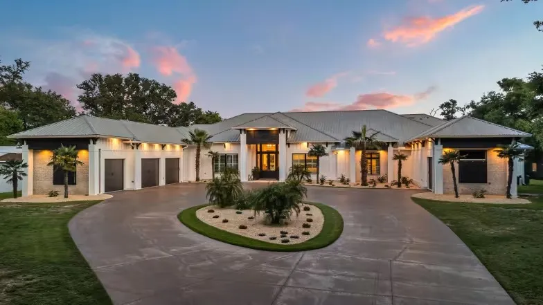 منزل فاخر مقاوم للأعاصير في ألاباما يُعرض للبيع مقابل 10.9 مليون دولار.. صور 