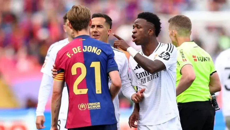 التنافس بين الأندية الكروية ينتقل إلى السوشيال ميديا فمن يملك جمهور الإنترنت؟ 