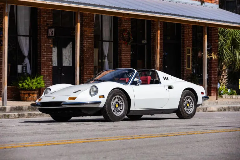Dino 246 GTS.. سيارة التمرد تعود في مزاد لتواصل التحدي 