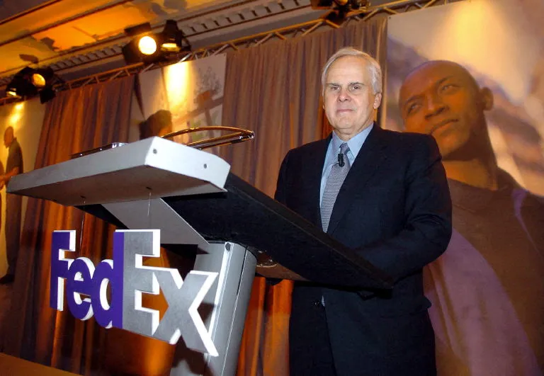 وداعًا فريد سميث.. من ساحات فيتنام إلى مؤسس FedEx العالمية