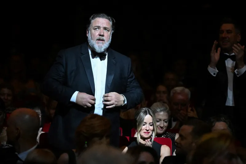 تكريم راسل كرو  في أرض الأساطير.. وحديث مؤثر  فوق منصة مهرجان البحر المتوسط