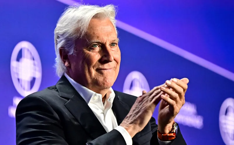 في صفقة بـ10 مليارات.. من خطف عرش لوس أنجلوس ليكرز من عائلة باس؟