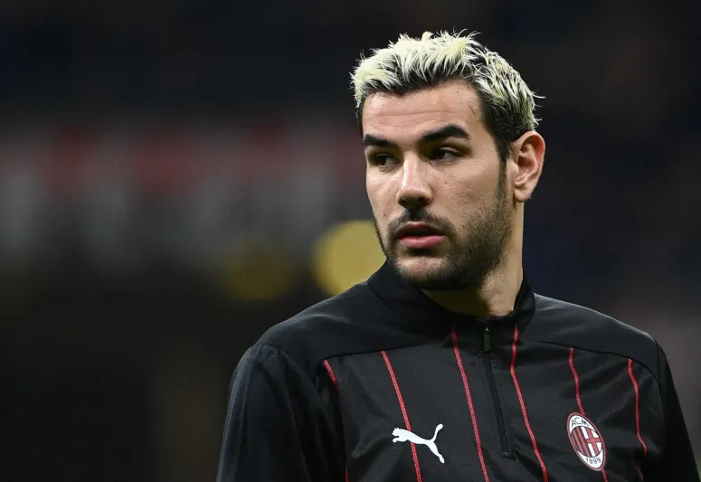 الهلال يُصعّد مفاوضاته لضم ثيو.. وإنزاغي يتدخل شخصيًا لحسم الصفقة