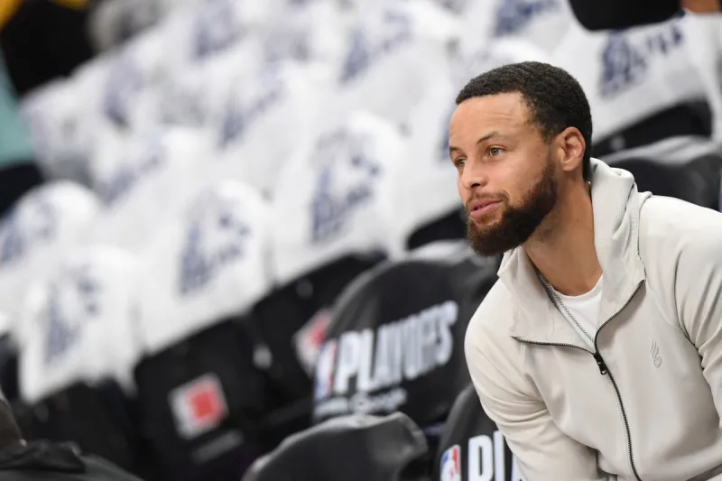 قميص ستيفن كاري الأسطوري النادر في مزاد ناري.. فما قصته؟ (فيديو) 