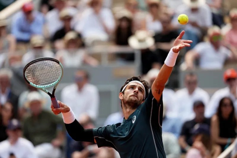 ركلة لورنزو موسيتي في رولان جاروس تُشعل الجدل: لماذا لم يُطرد؟ (فيديو)