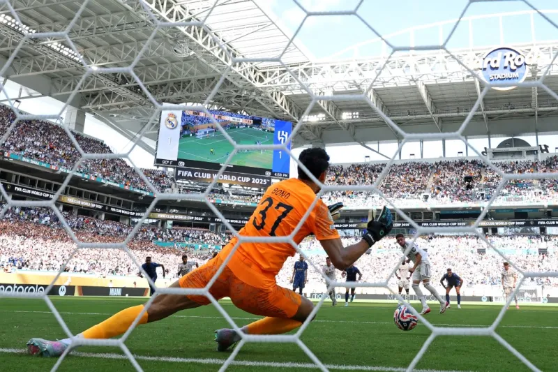 الهلال والأهلي يهيمنان على التشكيلة المثالية للعرب