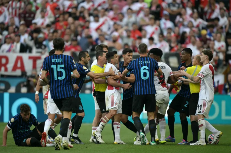 مشاجرة عنيفة بين لاعبي إنتر ميلان وريفر بليت في كأس العالم للأندية (فيديو)