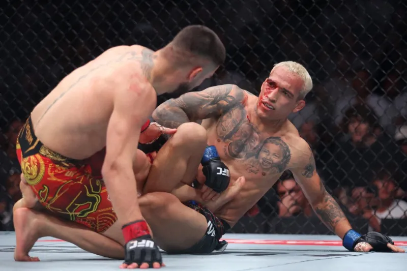 توبوريا يصعق أوليفيرا في 147 ثانية ويتوج بعرش UFC