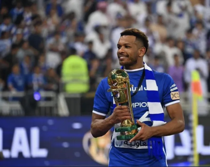 ماذا فعل علي البليهي ليتلقى "عقوبة تكتيكية" من مدرب الهلال؟ (فيديو)