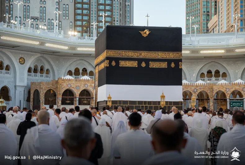 رحلة القلوب المضيئة.. هؤلاء النجوم ظهروا في موسم الحج 2025