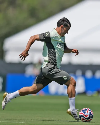 قبل القمة المنتظرة أمام الهلال… ريال مدريد يتلقى ضربة موجعة في خط الوسط