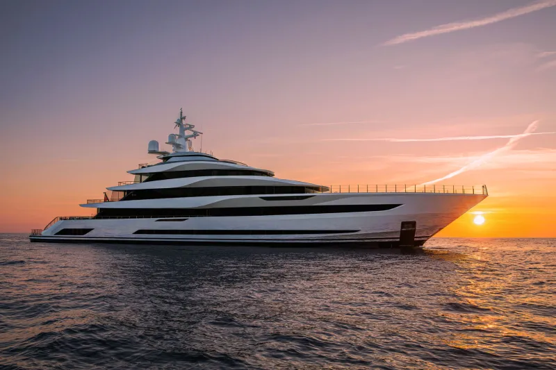 Admiral تكشف عن التصميم الداخلي ليختها الفاخر Platinum بطول 78 مترًا