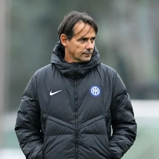 سيموني إنزاغي يقترب من الهلال بعد حسم رحيله عن إنتر ميلان