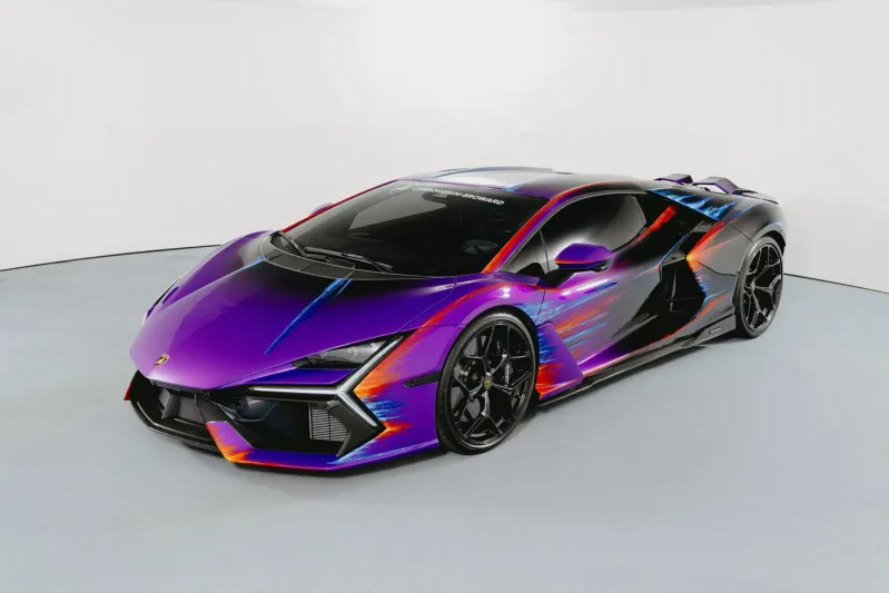 بألوان يدوية ولمسات فنية… لامبورجيني تكشف عن سيارة لا مثيل لها (فيديو)