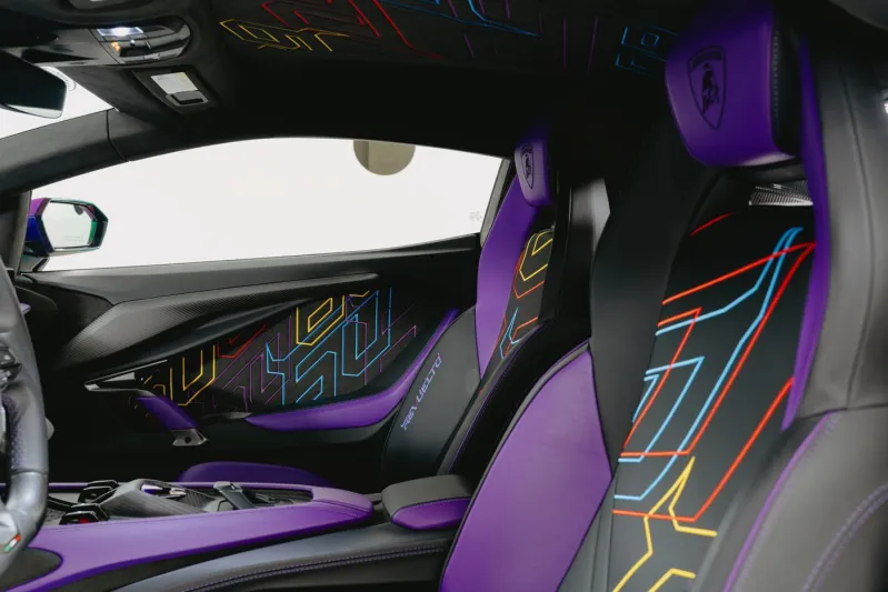 بألوان يدوية ولمسات فنية… لامبورجيني تكشف عن سيارة لا مثيل لها (فيديو)