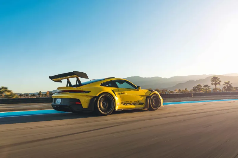 Porsche 911 GT3 RS… سحر التنفس الطبيعي مدعوم بعبقرية ديناميكية هوائية