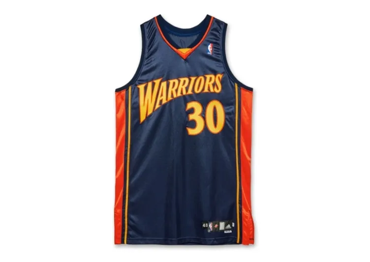 قطعة نادرة من موسم كاري الأول تشعل المزاد